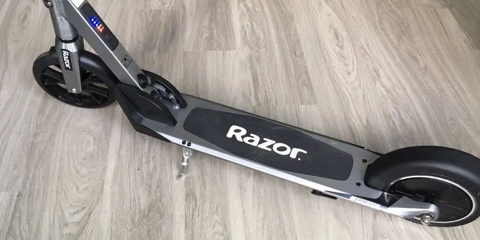 How To Open A Razor Scooter - Locate And Remove The Screws