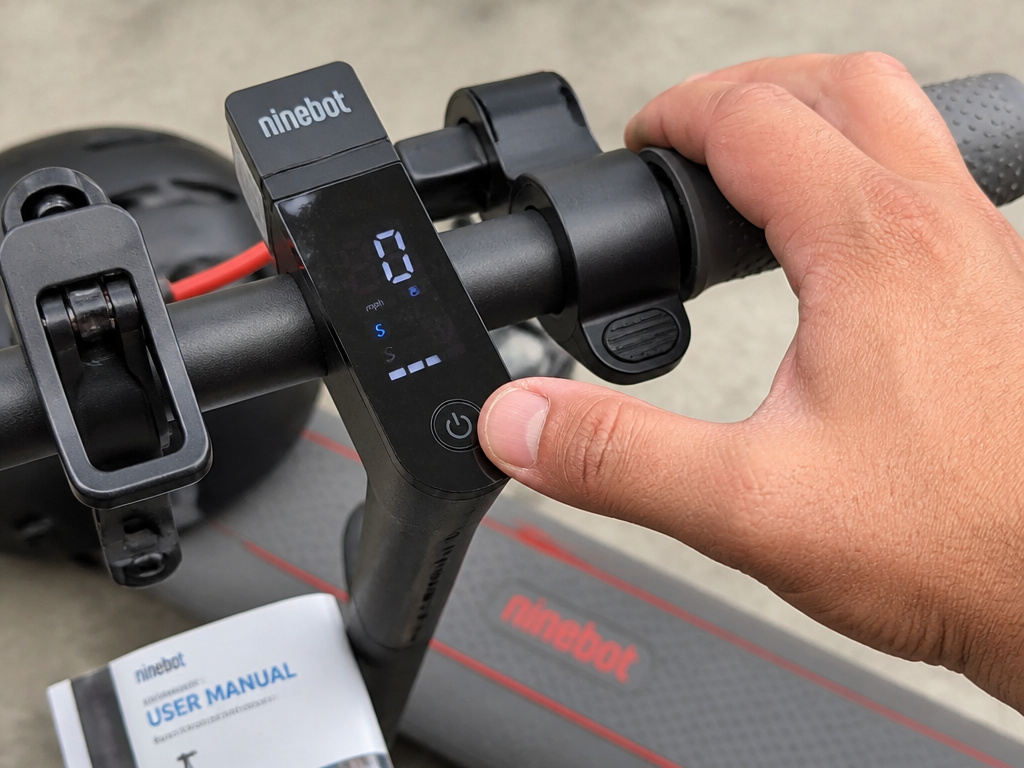 Close-up of Ninebot Max G30P throttle and deck for safe start procedure