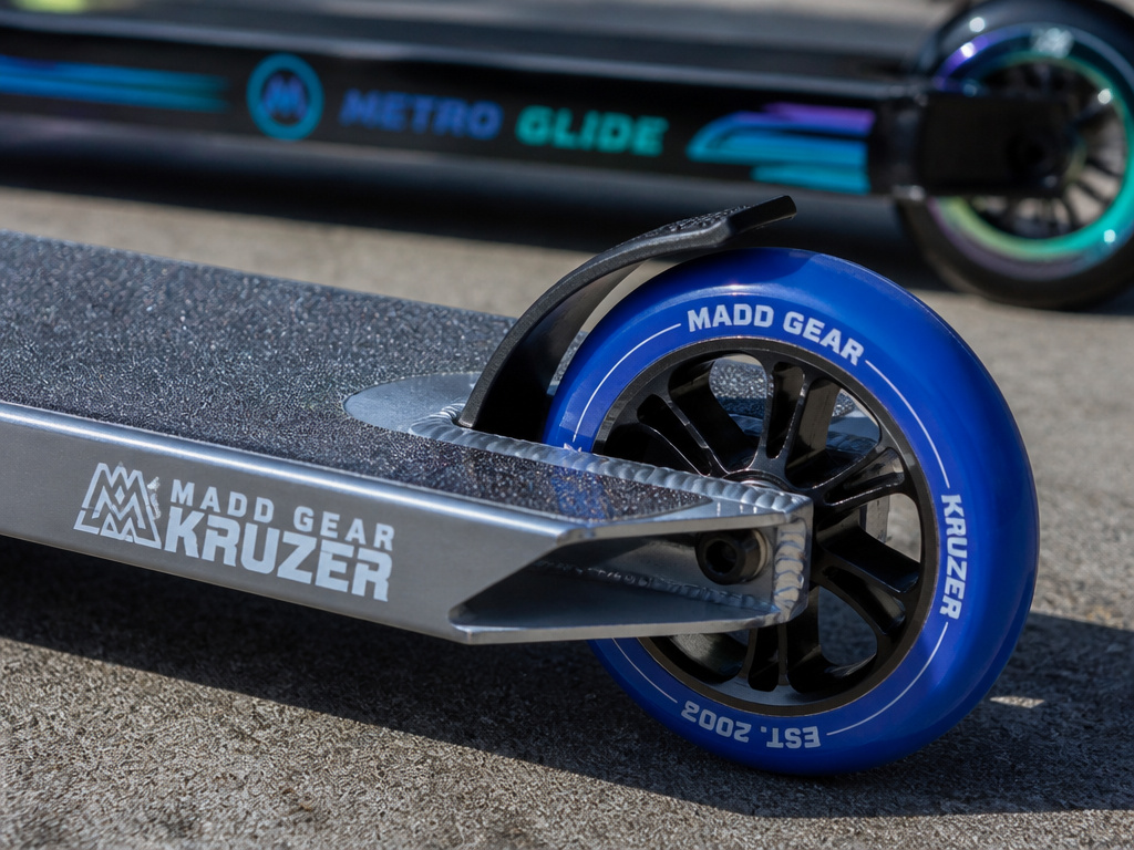Madd Gear Kruzer and Metro Glide scooters detailed close-up review