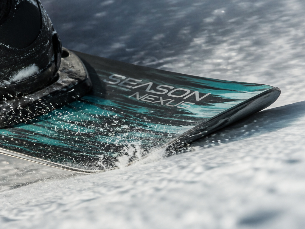 Season Nexus snowboard nose chatter on high-speed icy groomer terrain.