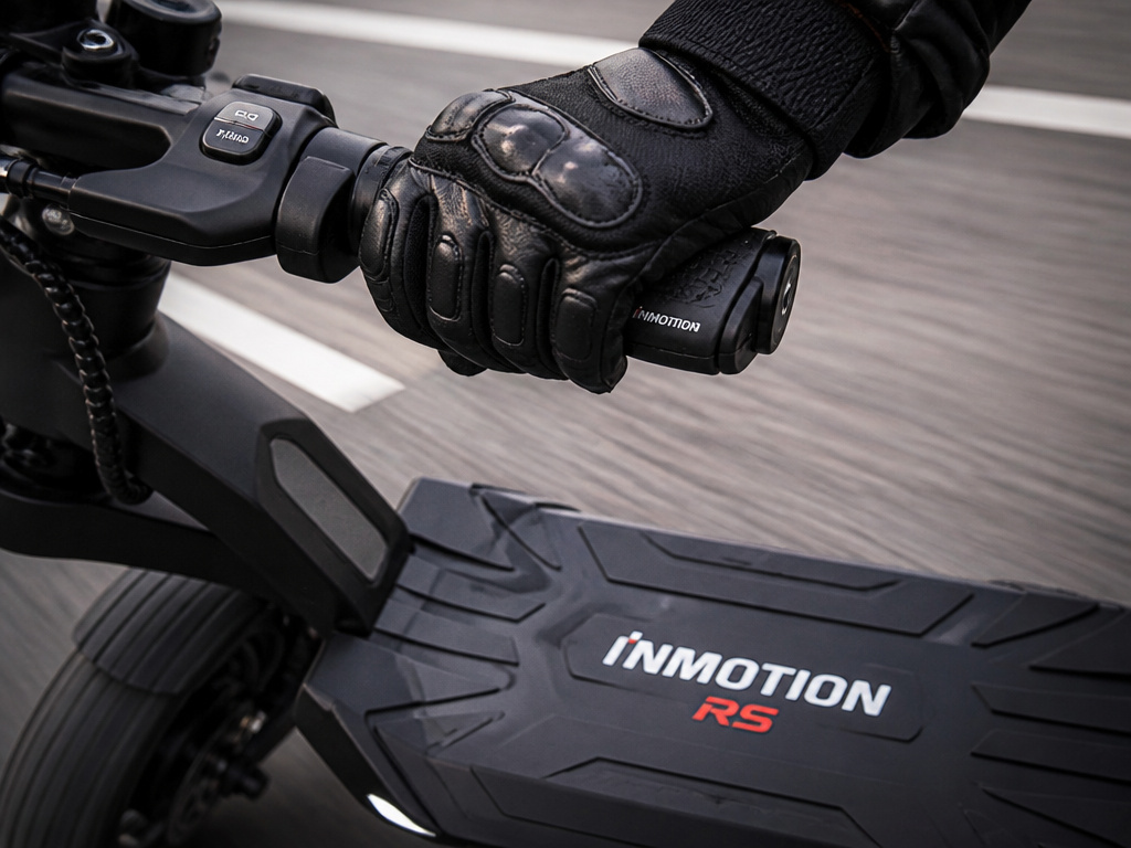 Infographic comparing ideal and non-ideal riders for the INMOTION RS scooter